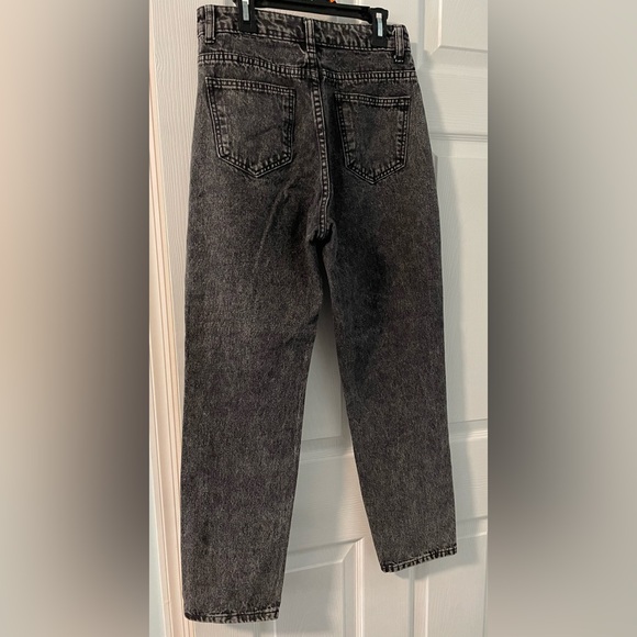 Distressed jeans size 4 from SHEIN - Picture 2 of 3